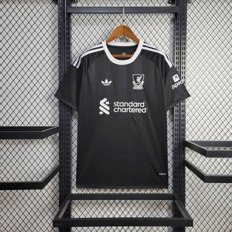 0c45d10f027b393fe27de08e01014b9d 2025/2026 Liverpool Goalkeeper Black Soccer Jersey 1:1 Thai Quality - Image 1