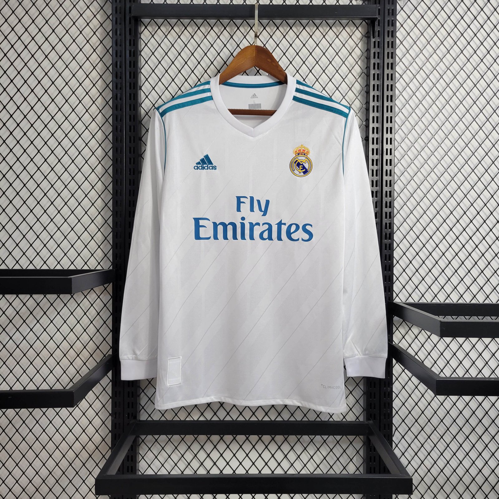 13caff08b1033cc46a98506fbeca91e2 2017/2018 Retro Long Sleeve Real Madrid Home - Image 1
