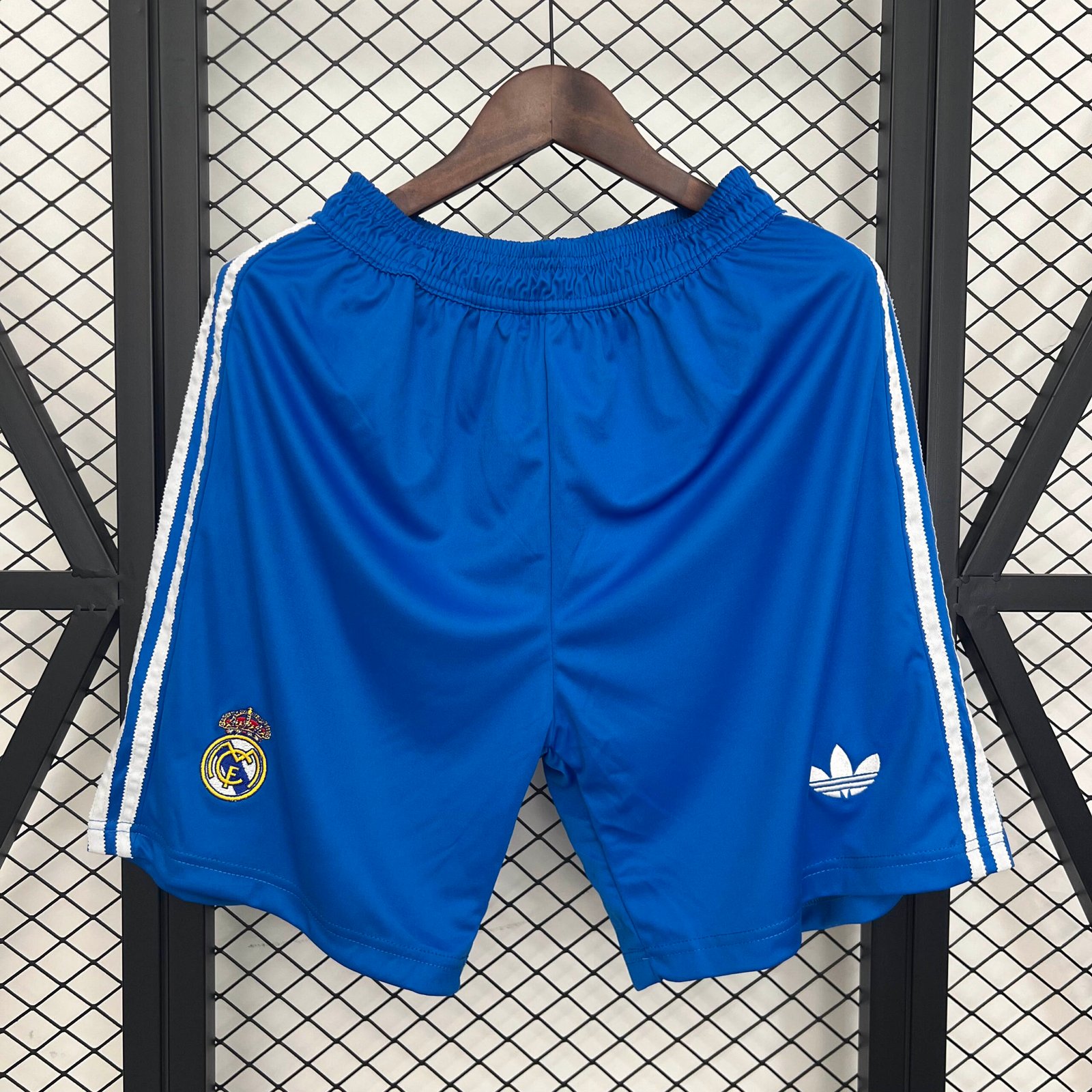 18188049da60cd2f03e6986336a97000 2025/2026 Real Madrid Third Away Shorts 1:1 Thai Quality - Image 1