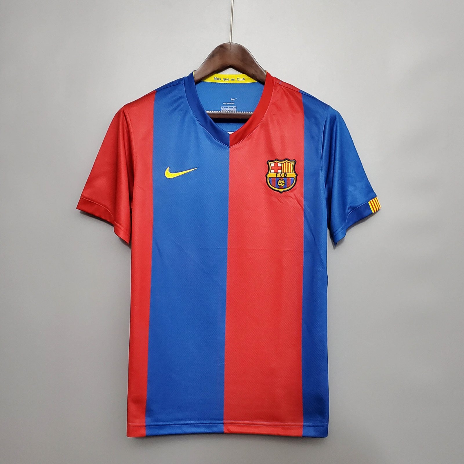 1ccc6902c9e4328bf5d98c932f9f198f 2006/2007 Retro Barcelona Home Football Shirt 1:1 Thai Quality - Image 1