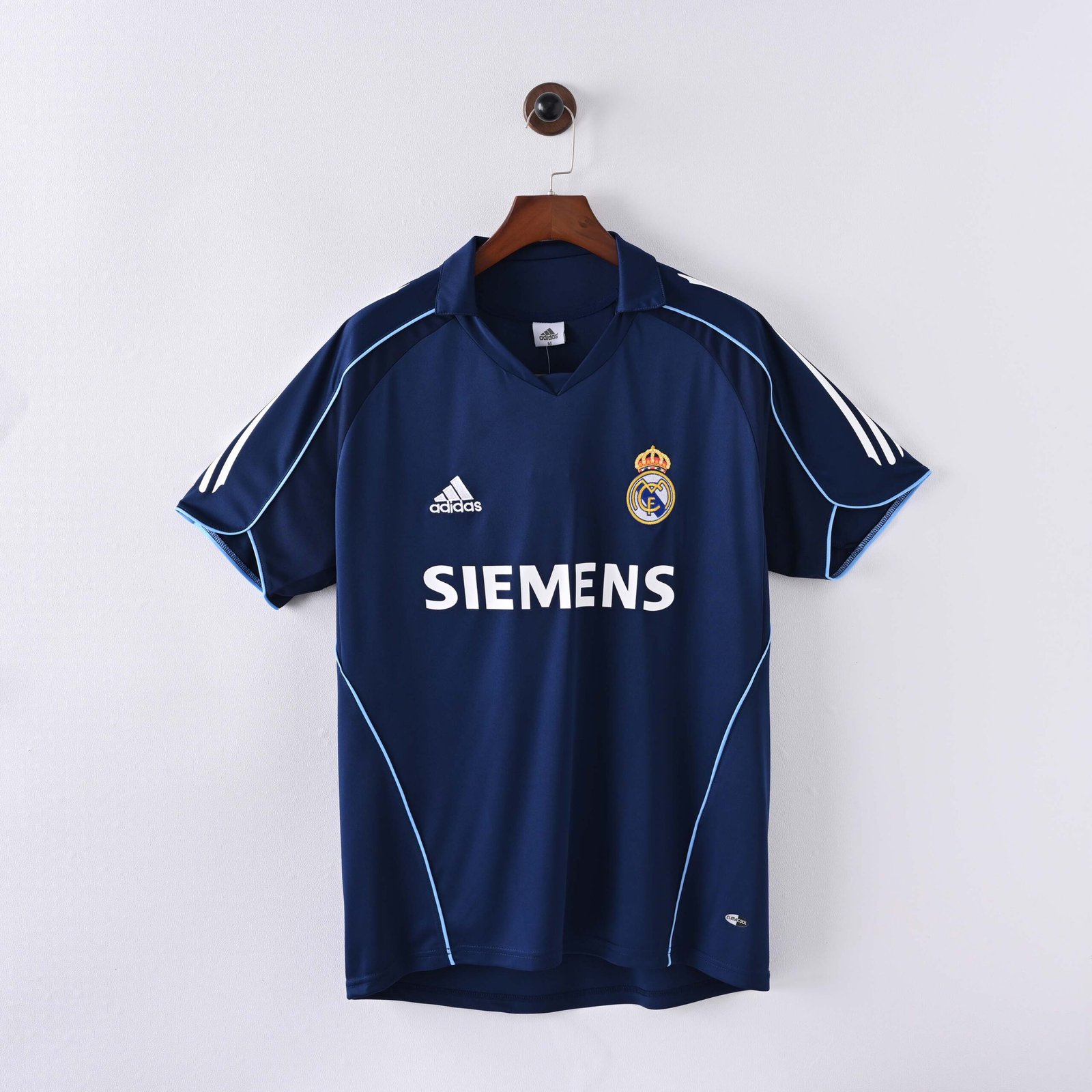 2122ad18367d91d6e0824d5080bc91b9-1 2005/2006 Retro Real Madrid Away Football Shirt1:1 Thai Quality - Image 1