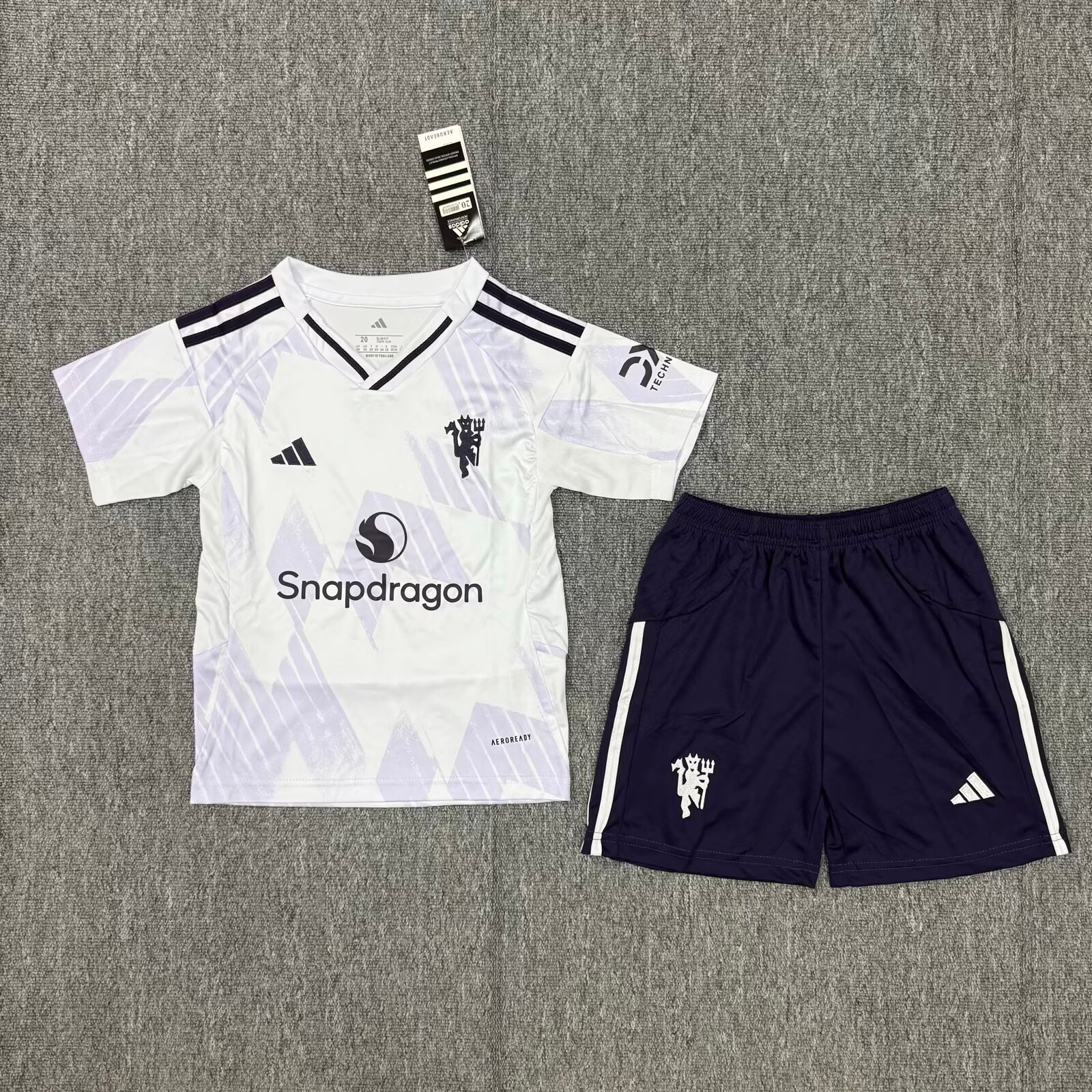 255270ec48de29e3bd719a285bdbf9d6 2025/2026 Manchester United Away Football Shirt 1:1 Thai Quality Kids Size - Image 1