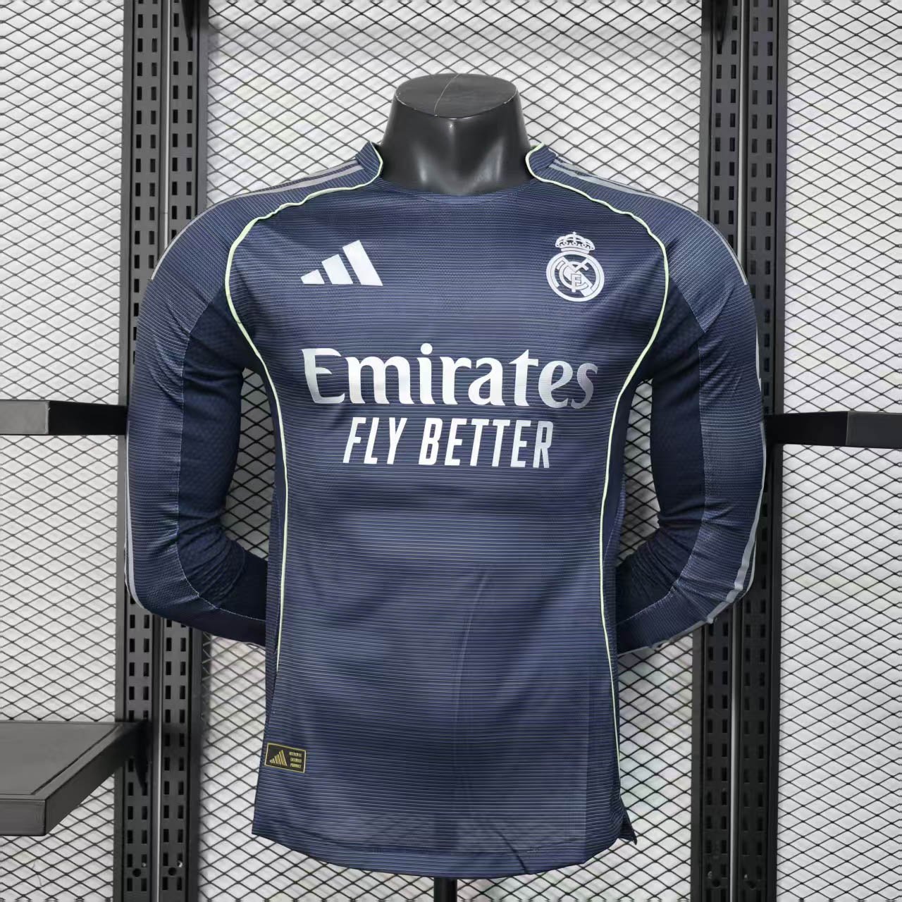 2f4179db49335a2874e6fc3926df3da4 2025/2026 Long Sleeve Player Version Real Madrid Away Football Shirt1:1 Thai Quality - Image 1