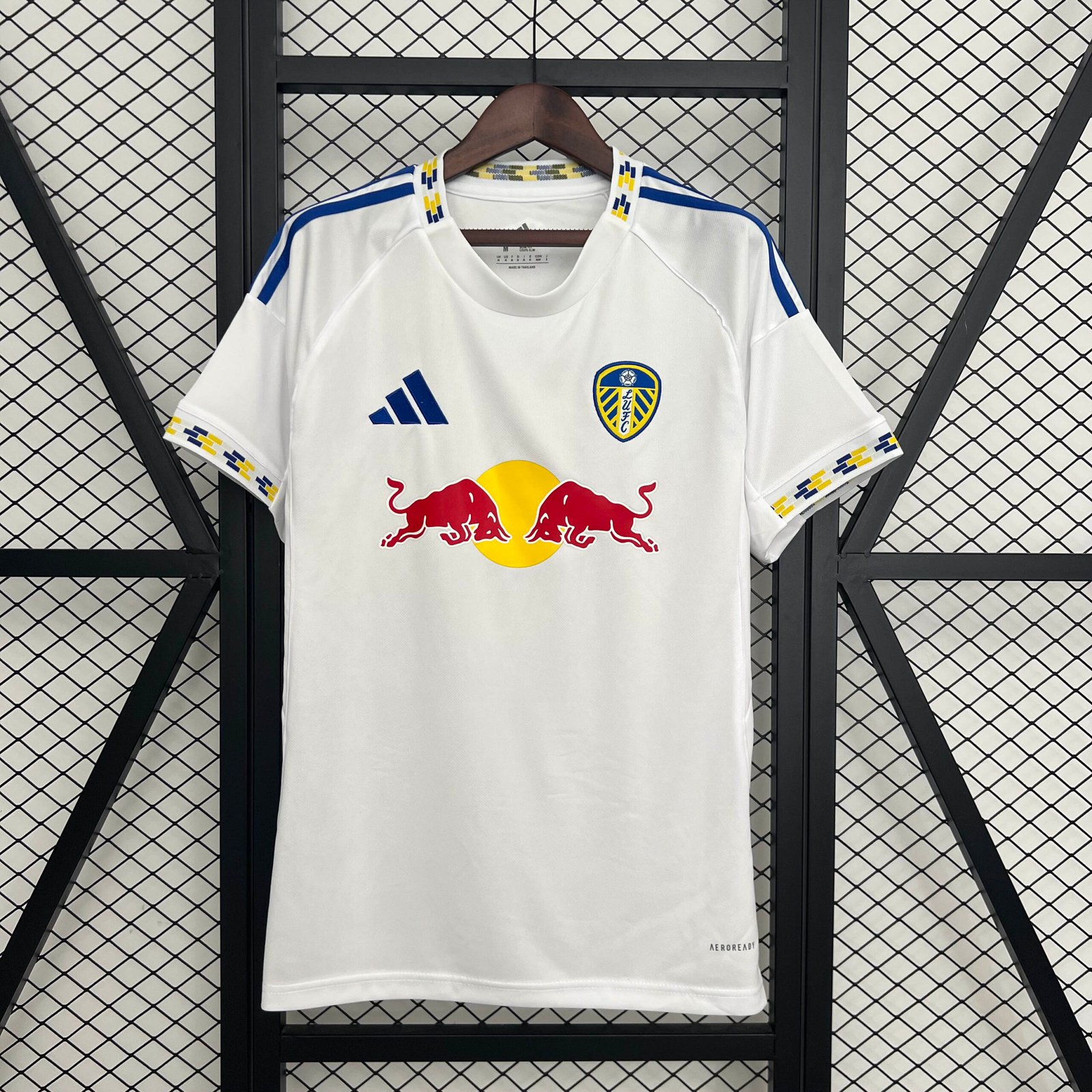 325b843318f3dbb817d67f95e68f0dcc 2025/2026 Leeds United Home Football Jersey Shirt 1:1 Thai Quality - Image 1