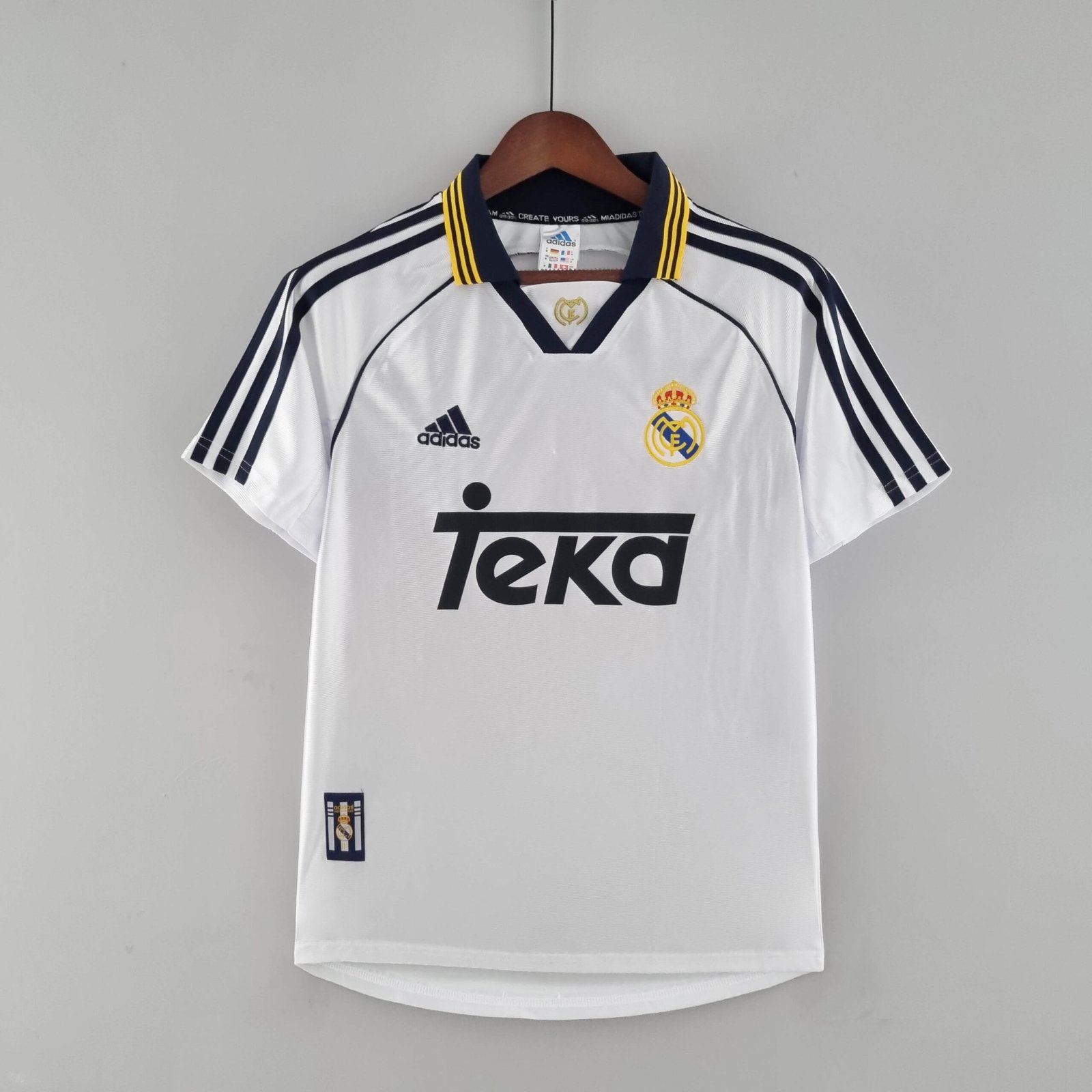 32a30710d951f84a8faf27936cc6fdc8-1 1998/2000 Retro Real Madrid Home - Image 1