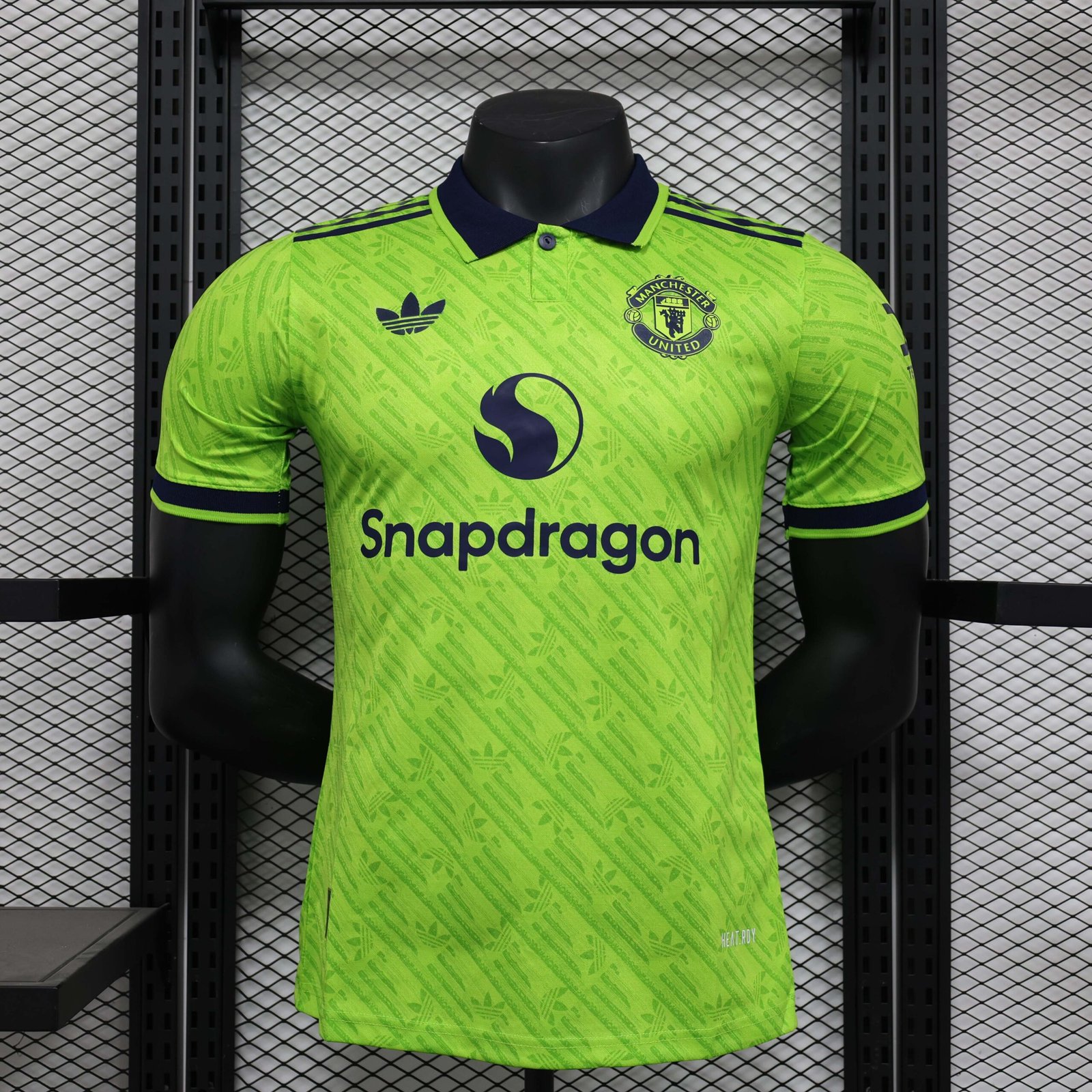 34ecda94d3a5105a2770a689e9122d4b 2024/2025 Player Version Manchester United Special Edition Green Football Shirt 1:1 Thai Quality - Image 1