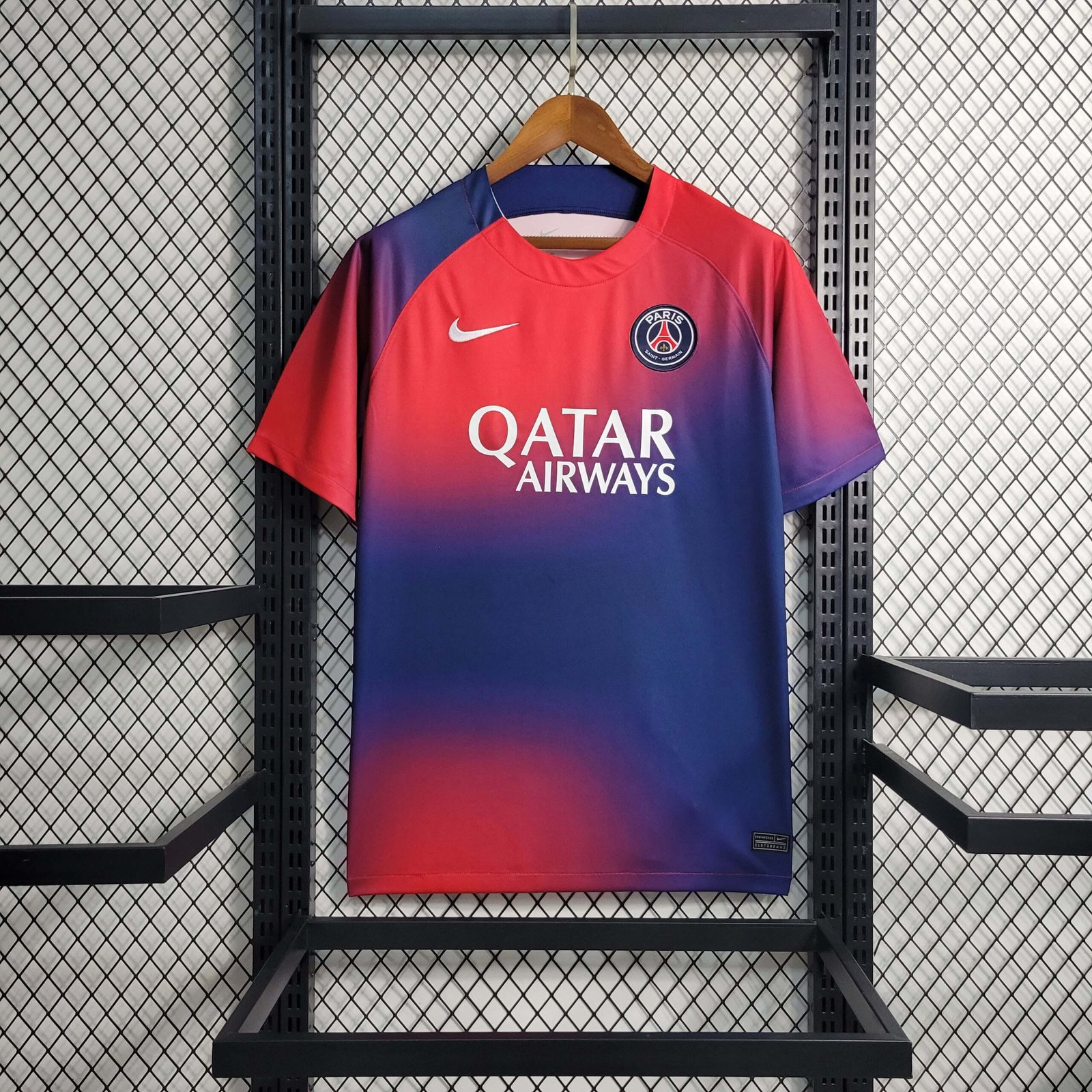 38df3f9a7f56750277fce77762914fa3 2023/2024 Paris Saint-Germain Red-Blue Training Kit - Image 1