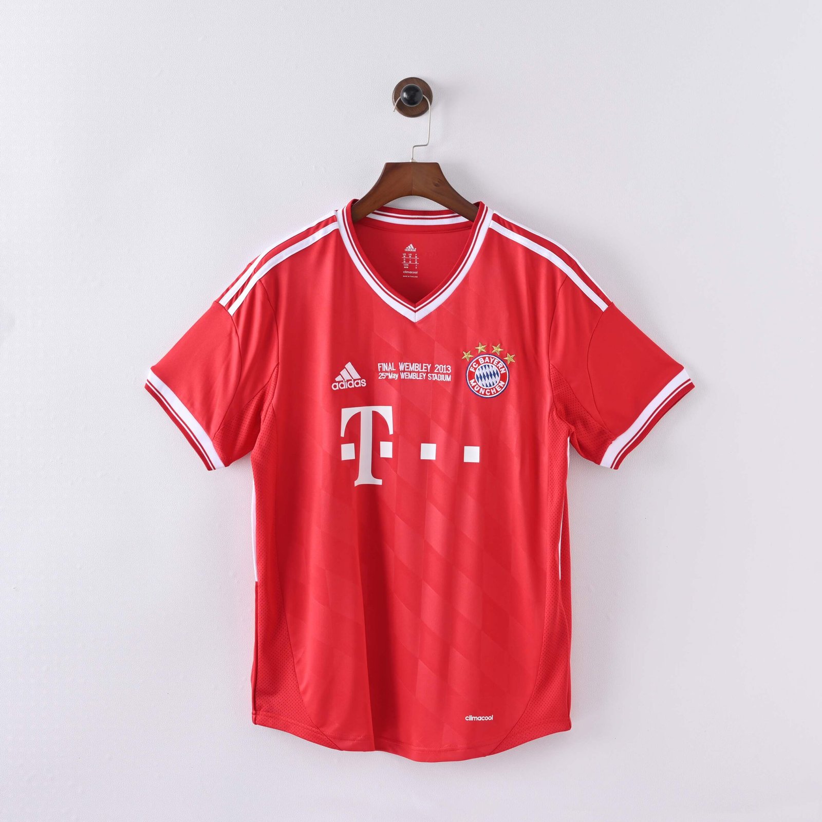 4686bfa8e0e0940de071e0f24ec01c72 2013/2014 Retro Bayern Munich Home Football Jersey 1:1 Thai Quality - Image 1