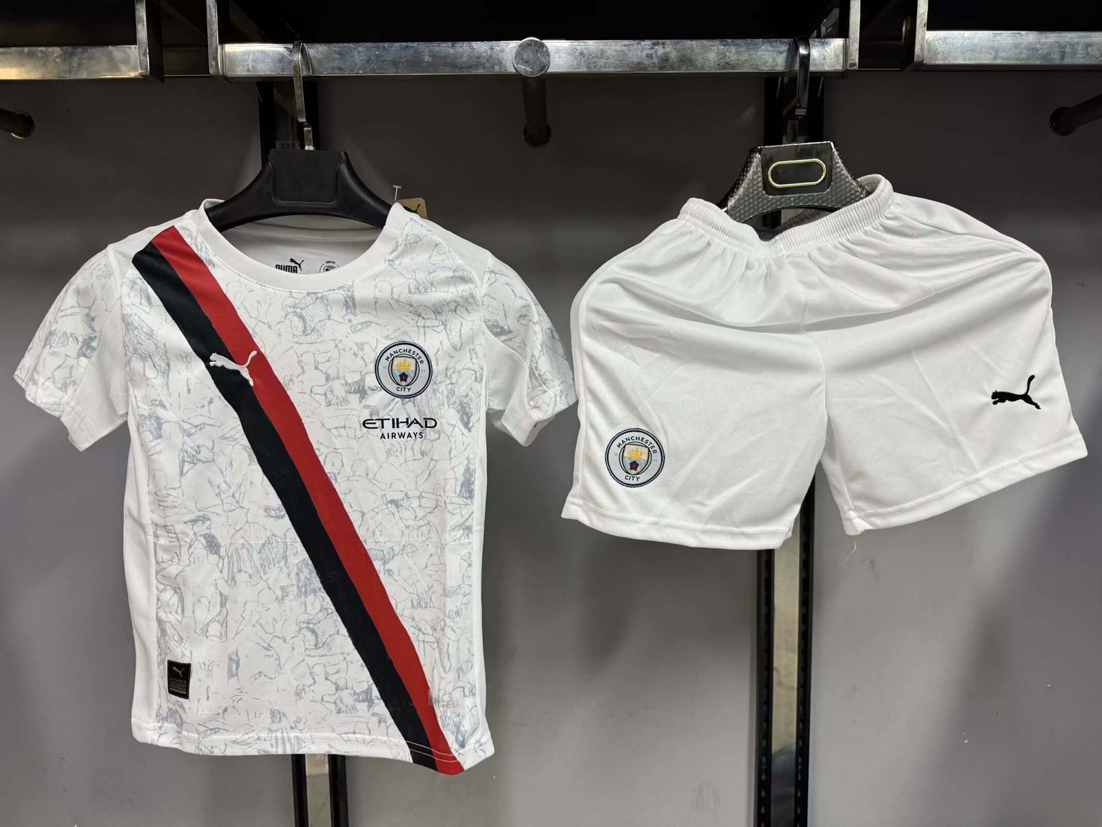 4bce798d84faaec2eefbc88d5f9fdd81 2025/2026 Manchester City KidSuper Joint Edition White Football Shirt 1:1 Thai Quality Kids Size - Image 1