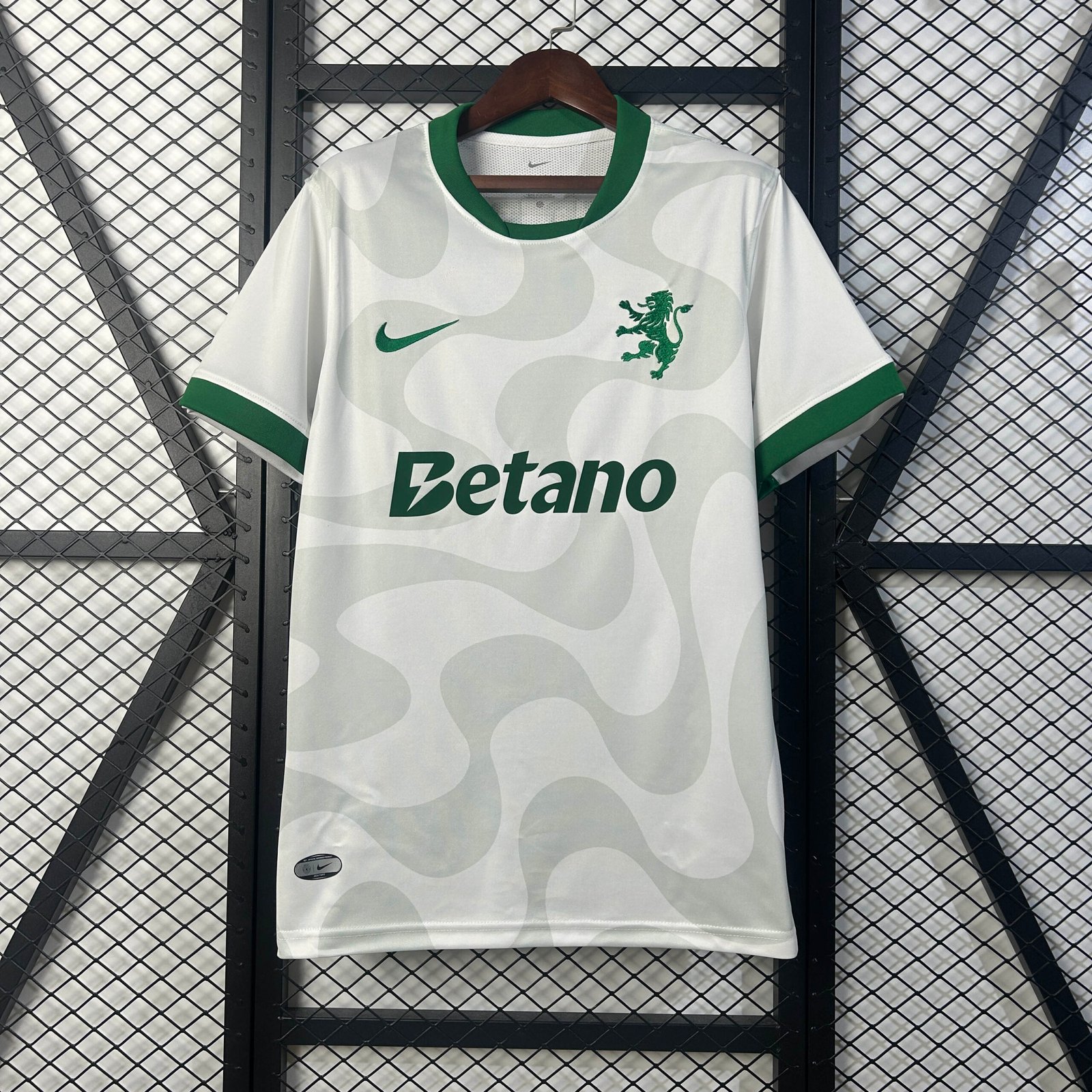 598cb43a6db50631f65eba919a48c7b9 2025/2026 Sporting Lisbon Away Football Shirt 1:1 Thai Quality - Image 1