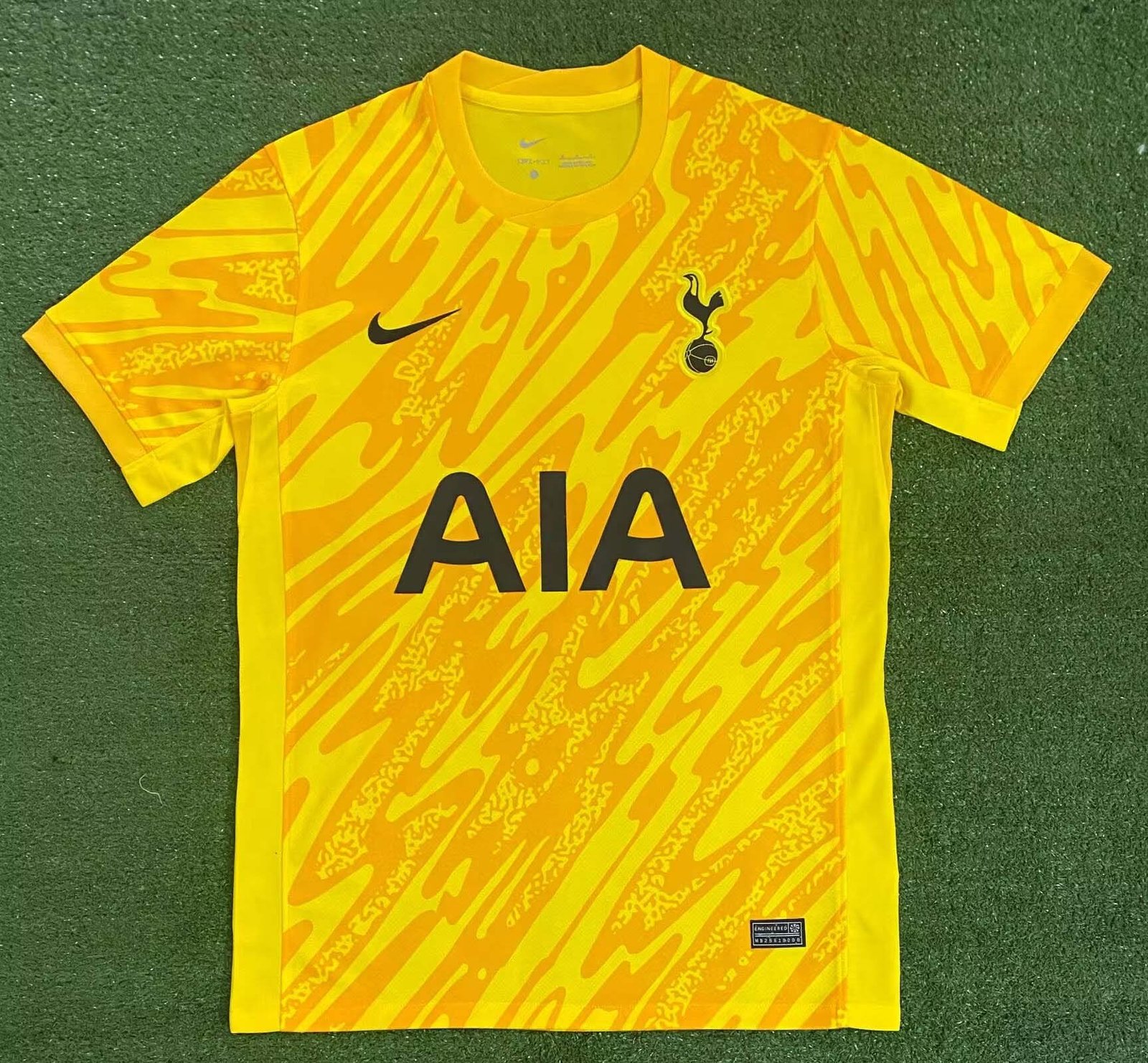 65b21bdecb1bb37523c37cb485ba7eca 2024/2025 Tottenham Goalkeeper Football Shirt 1:1 Thai Quality - Image 1