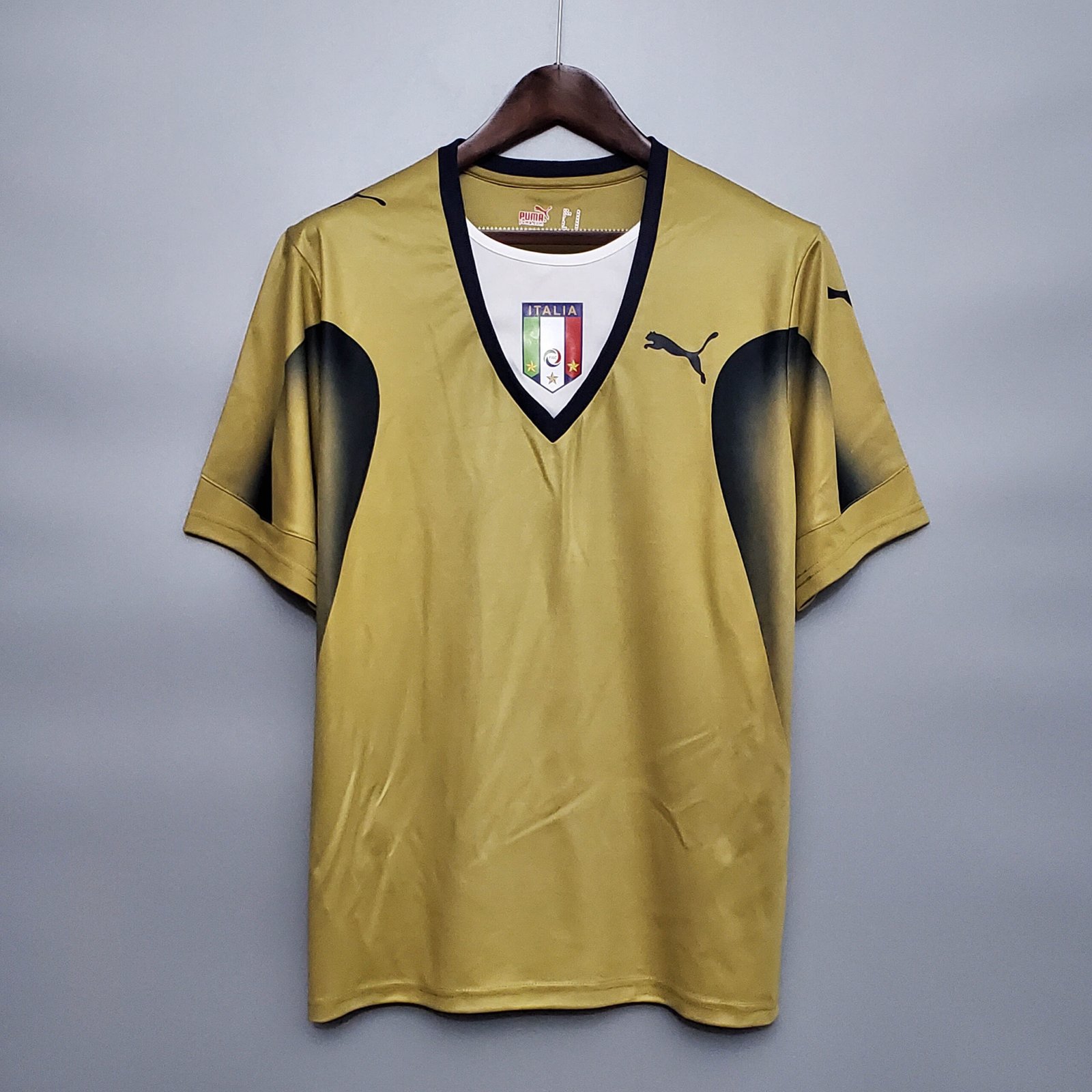 67c6b4085aca0a231398c0515de99830 2006 Retro Italy Goalkeeper Gold Soccer Shirt - Image 1