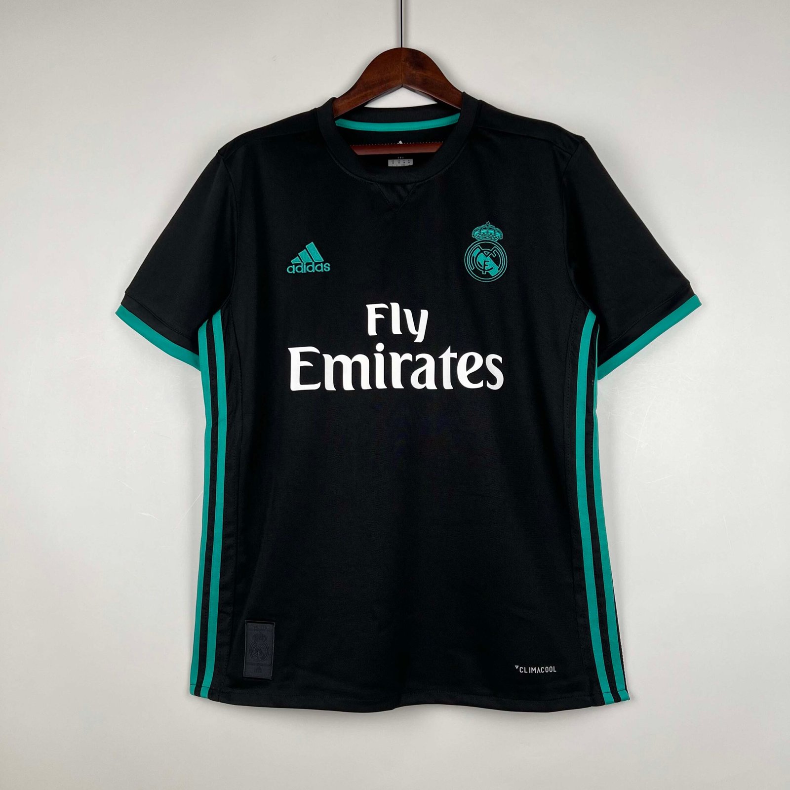 716a6ca6f78e5115c6d9eed52c8577b3 2017/2018 Retro Real Madrid Away Football Shirt1:1 Thai Quality - Image 1