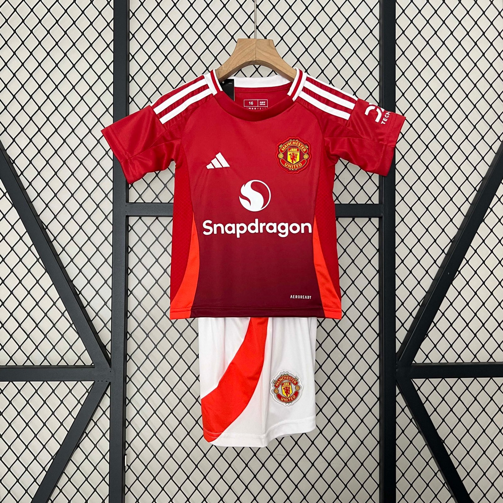7514a448999653679e74e8103e970c8f 2024/2025 Manchester United Home Football Shirt 1:1 Thai Quality Kids Size - Image 1