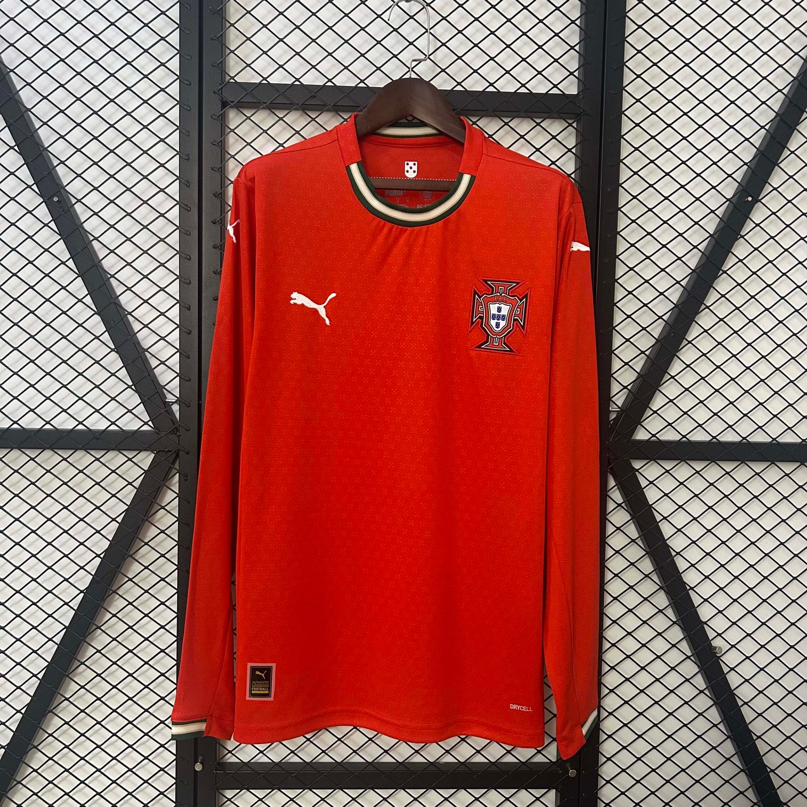 7bb528f33b68d7ab697f000265f8c1b5 2025 Long Sleeve Portugal Home Football Shirt 1:1 Thai Quality - Image 1