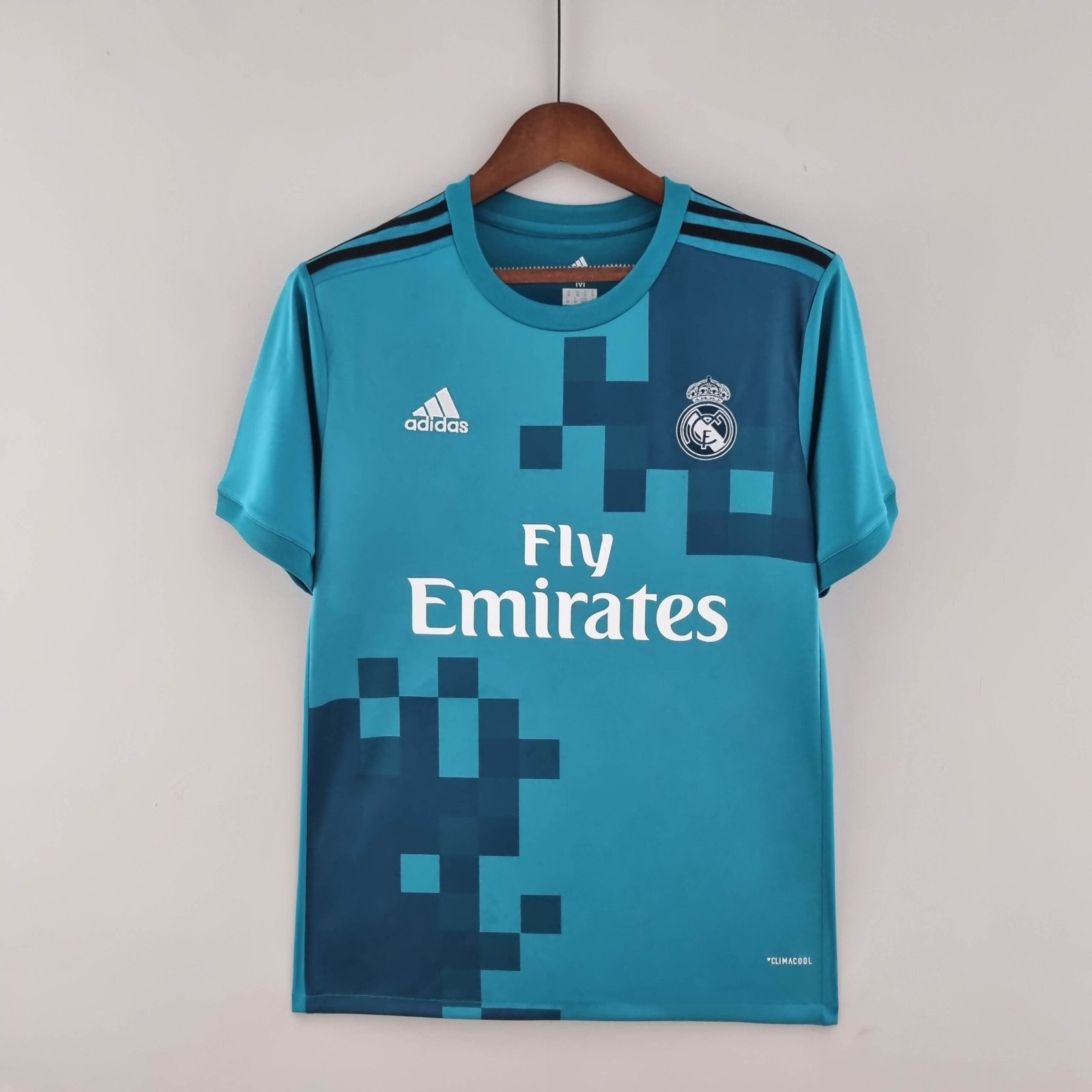 80186173feccab2e261ad60a71a6c3c7 2017/2018 Retro Real Madrid Third Away - Image 1