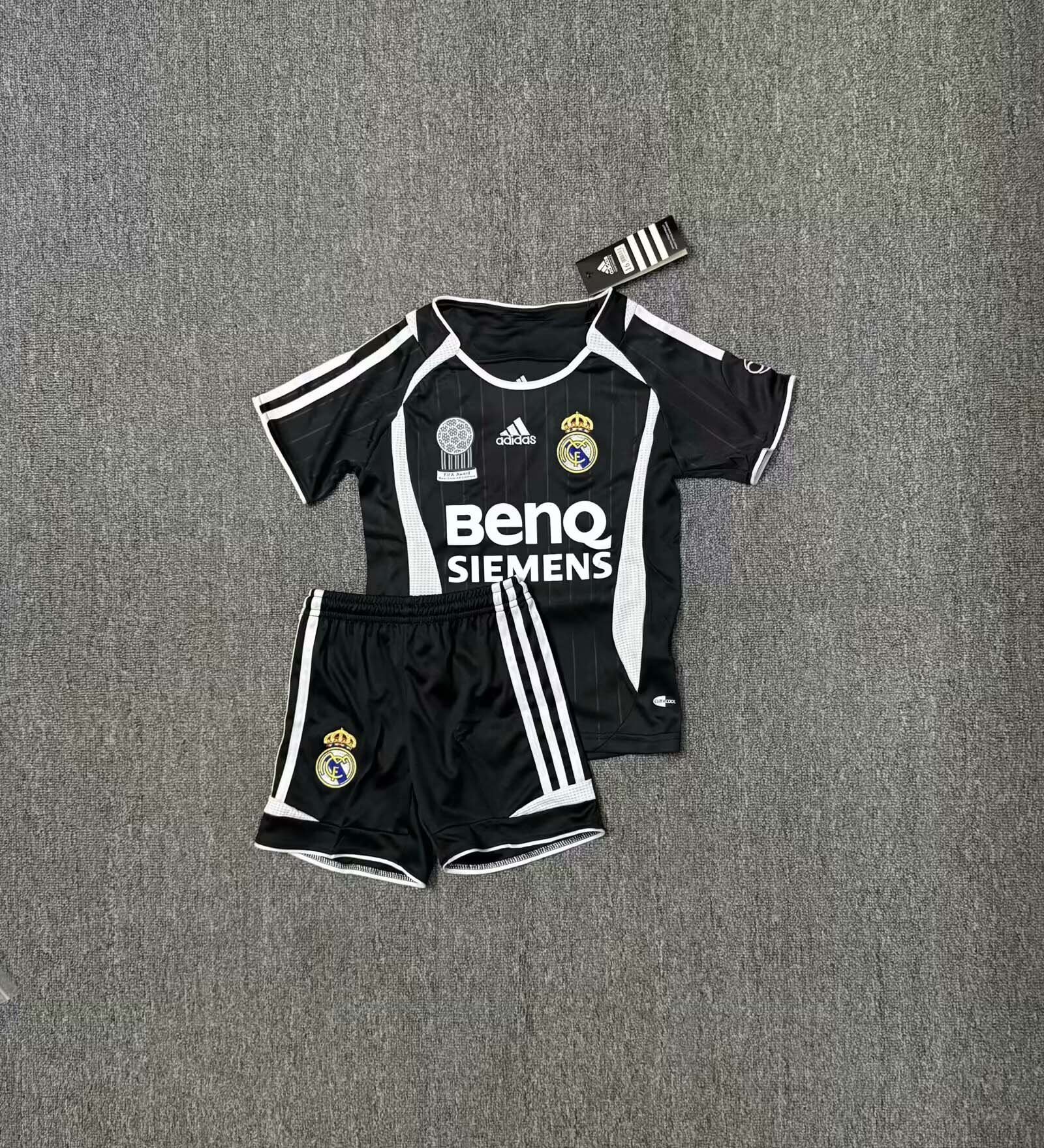 8f6ec51247664e088efd78c836ce5657 2006/2007 Retro Real Madrid Away Football Shirt 1:1 Thai Quality Kids Size - Image 1