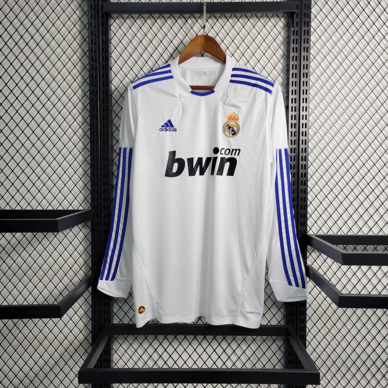 a3fac0c6e5c4aaf1cce0dfe85cbca84c 2010/2011 Retro Long Sleeve Real Madrid Home Soccer Jersey 1:1 Thai Quality - Image 1