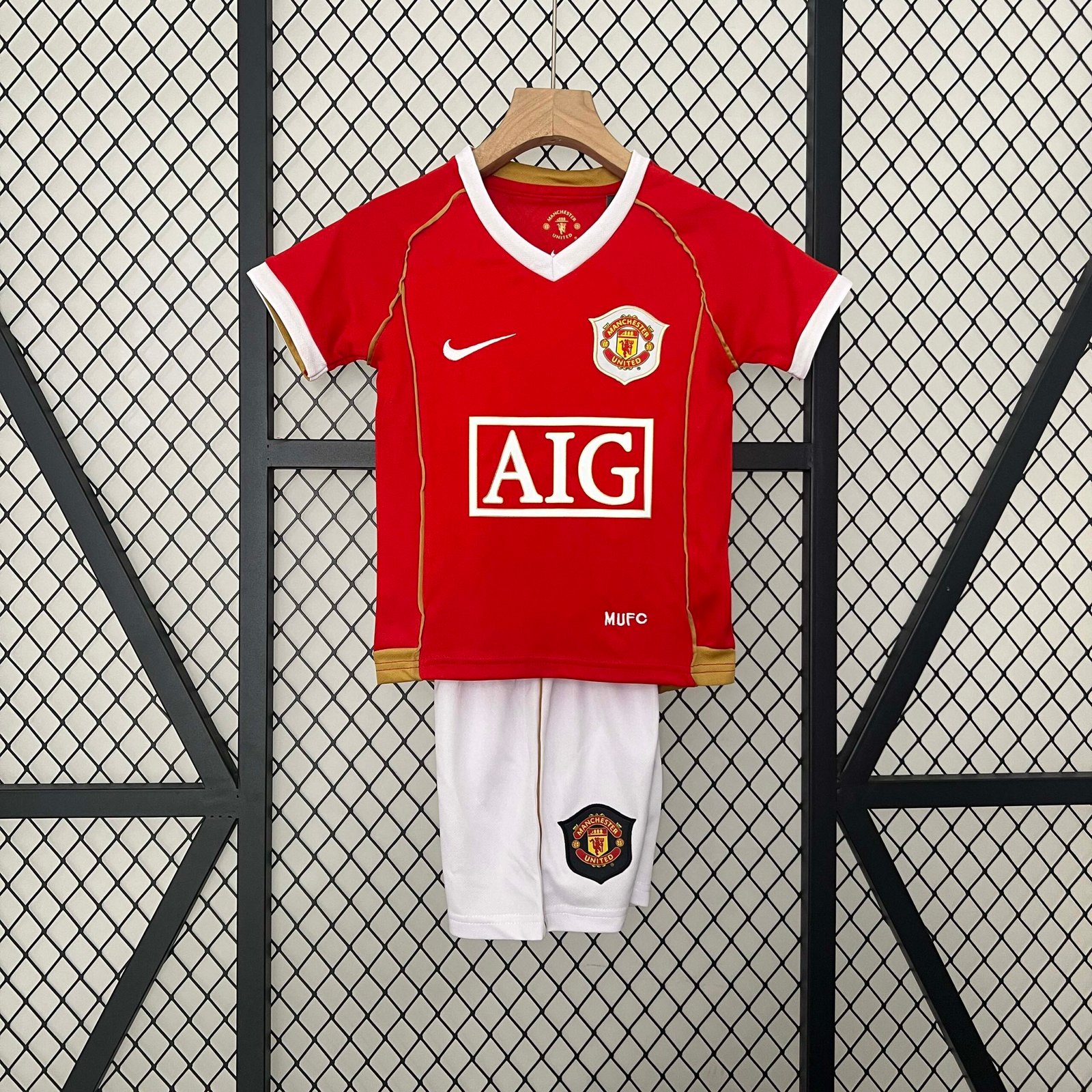 ad7fa7e80504a305d33db0703beeb9db 2006/2007 Retro Manchester United Home Football Shirt 1:1 Thai Quality Kids Size - Image 1