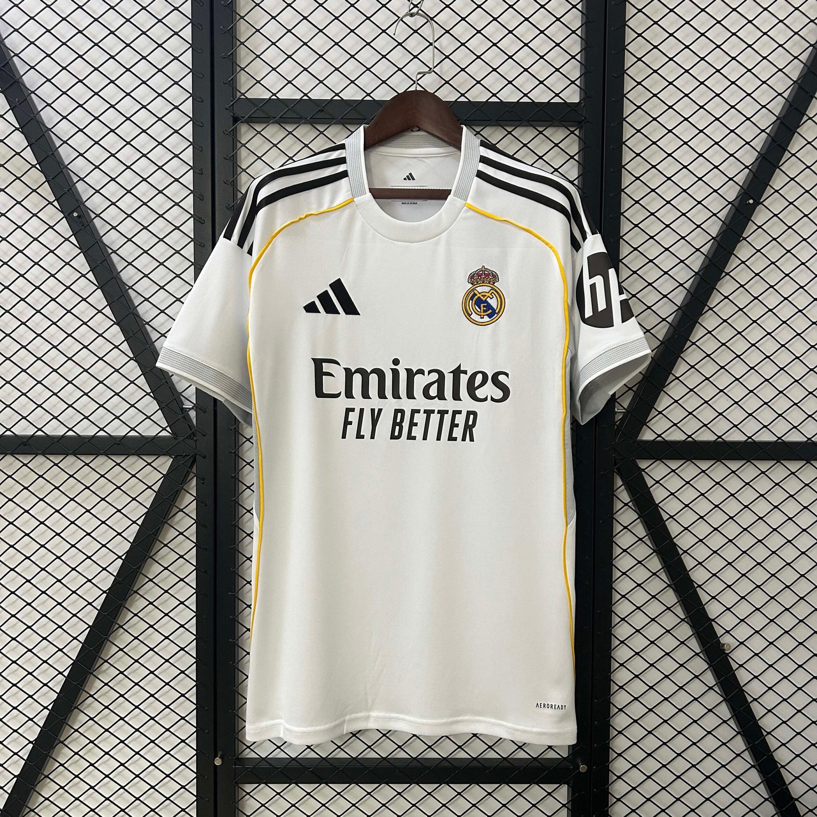 b05166c9eb1bf411c41efb27b5b0ec3d 2025/2026 Real Madrid Home Football Shirt 1:1 Thai Quality - Image 1
