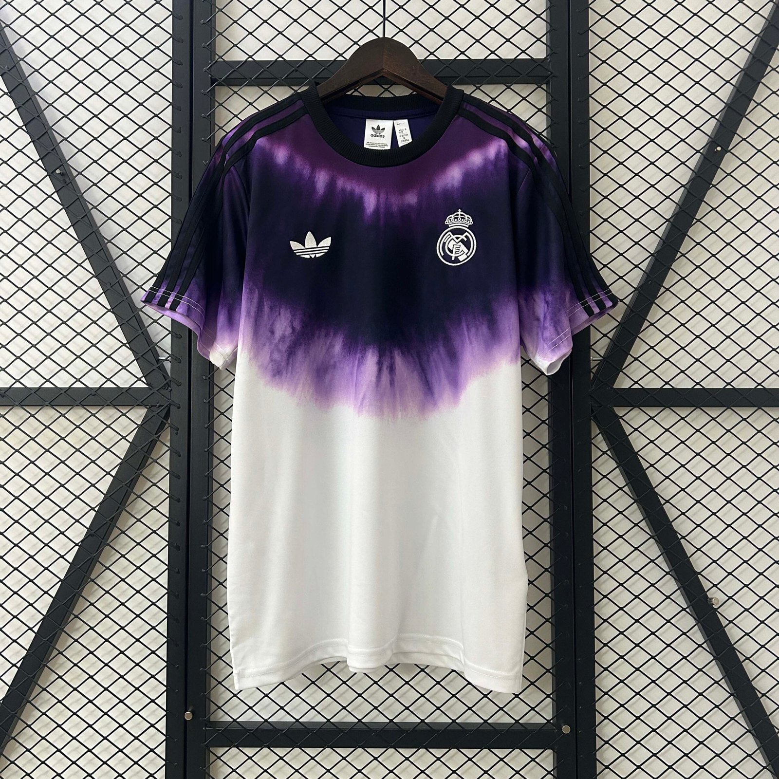 b2fddfacda3ea24d888e80e6c735ee7c 2025/2026 Real Madrid Special Edition Football Shirt1:1 Thai Quality - Image 1