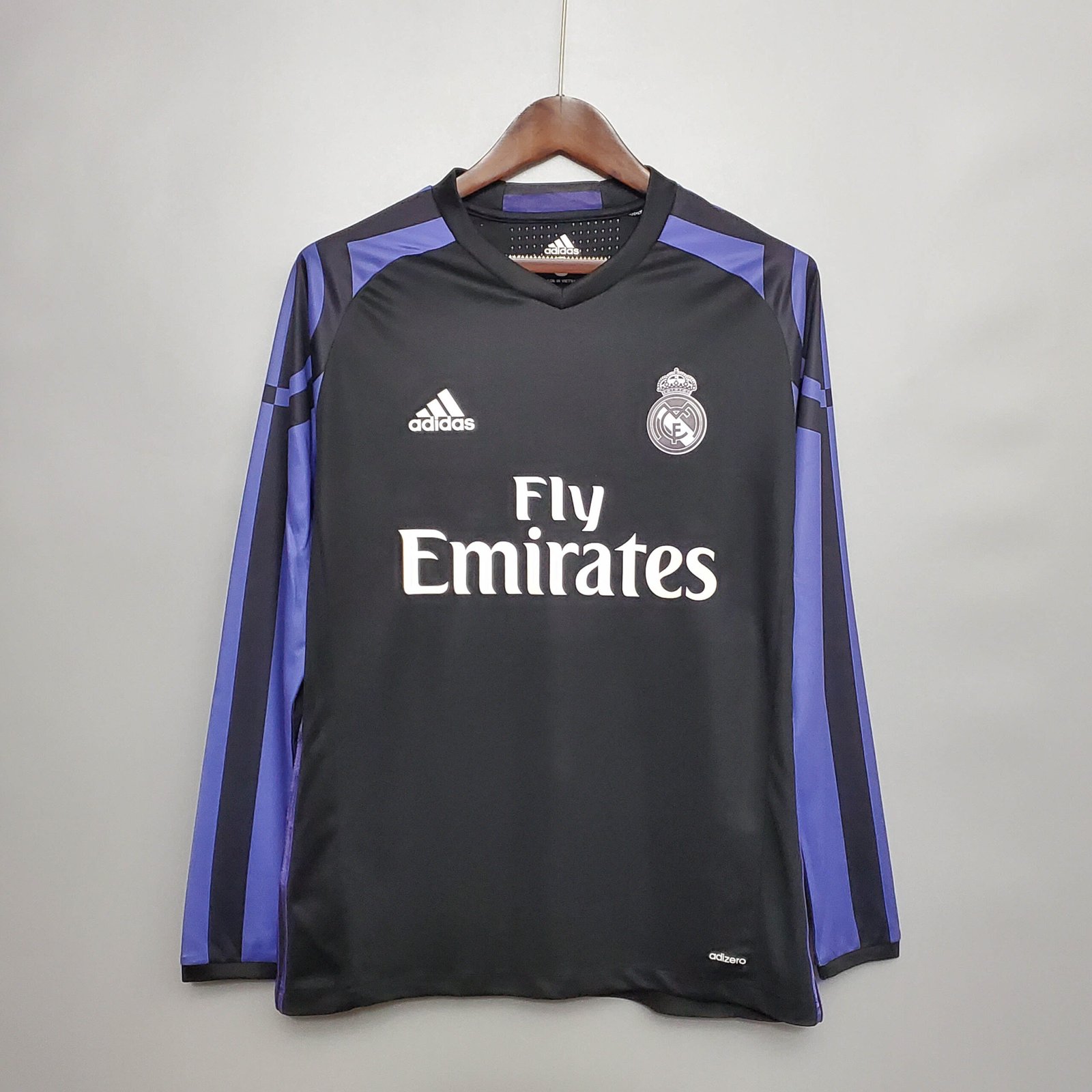 b50eb700ee7d5c6a28a980b97deeb84a 2016/2017 Retro Long Sleeve Real Madrid Third Away - Image 1
