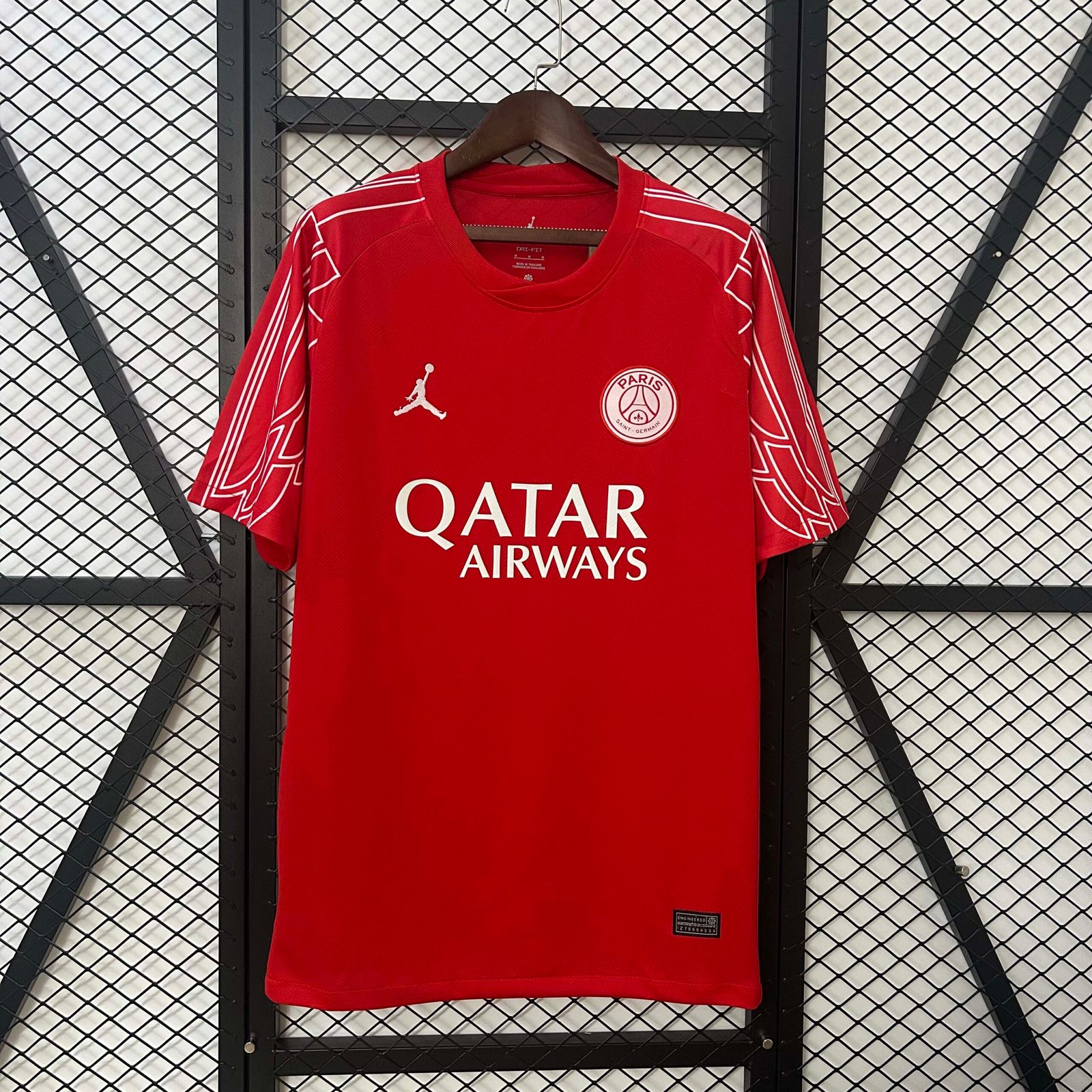 b7e022aa31e61aa773f2475a7f42fc85 2024/2025 Psg Paris Saint-Germain Fourth Away Red Football Shirt 1:1 Thai Quality - Image 1