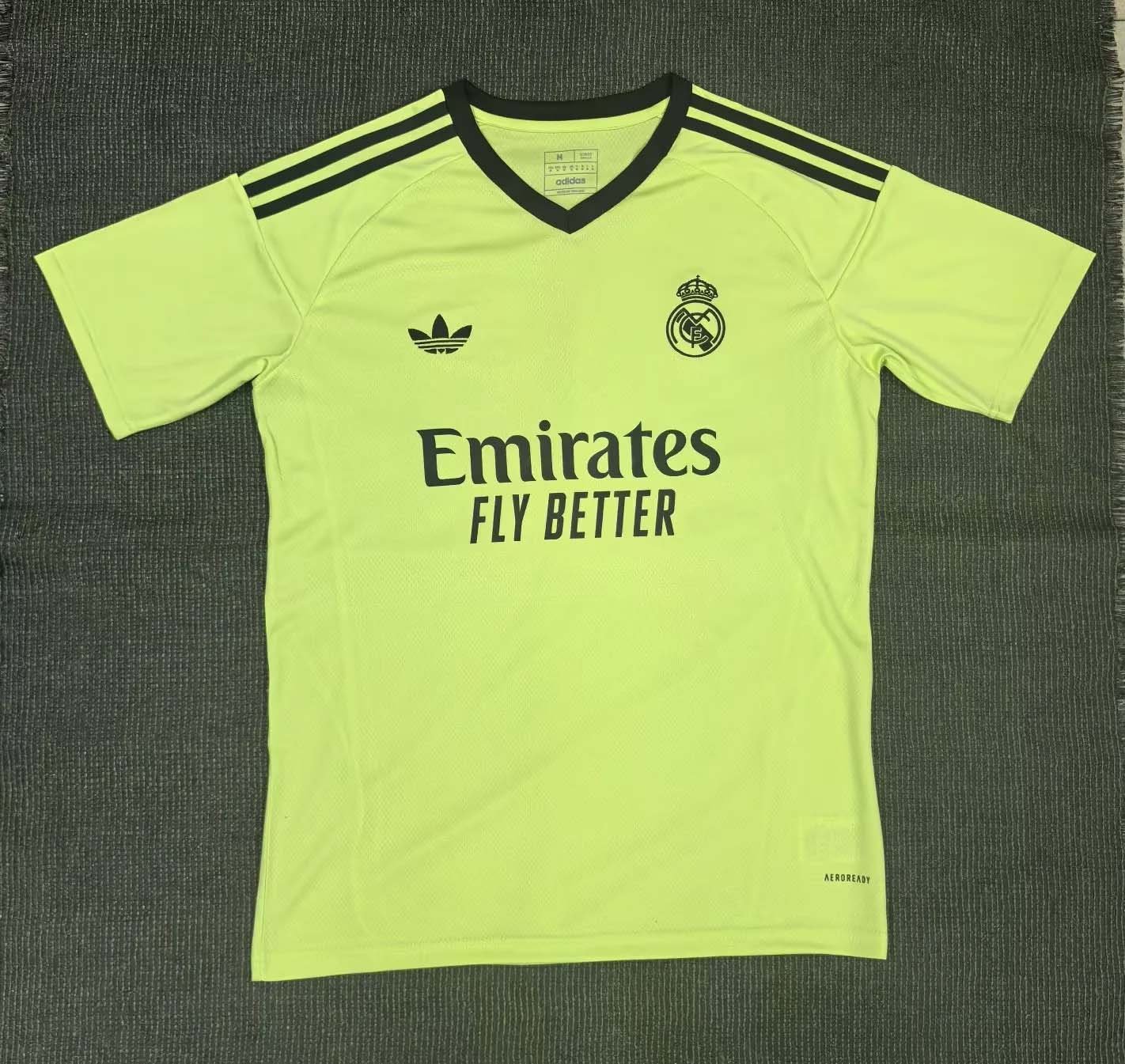 b94c05ebea8cd8be9bf1db3b477367df 2024/2025 Real Madrid Goalkeeper Football Shirt 1:1 Thai Quality - Image 1
