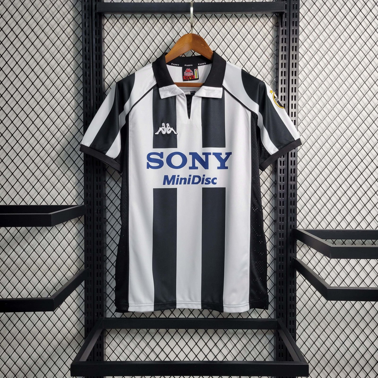 cafbe5f8f24edee57c892256e0fc0c5c 1997/1998 Retro Juventus Football Shirt Home 1:1 Thai Quality - Image 1