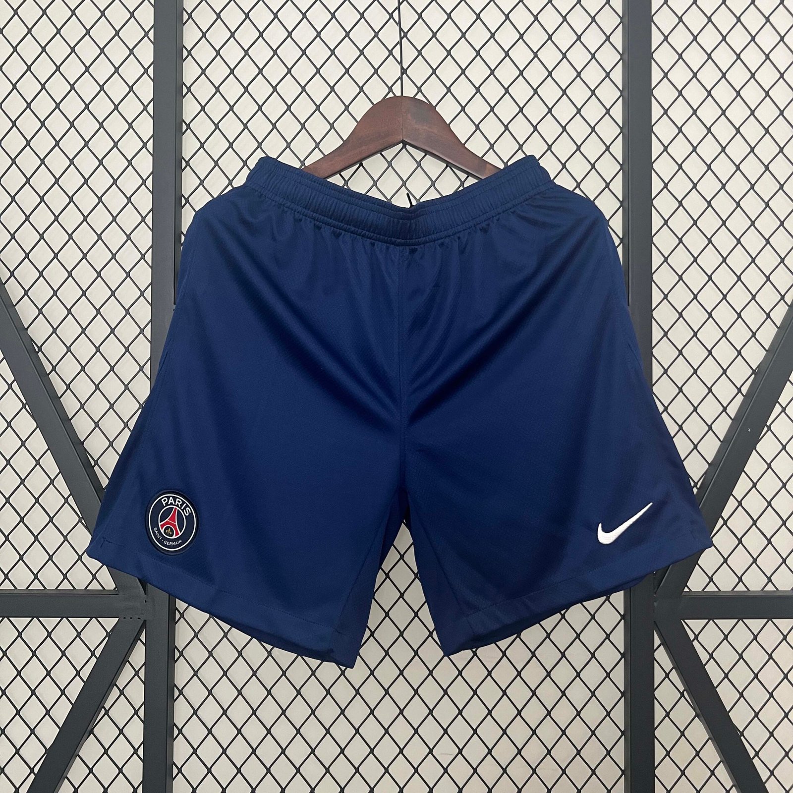 ce2568ce7c9771e93356a01171e45dcc 2024/2025 PSG Home Shorts - Image 1