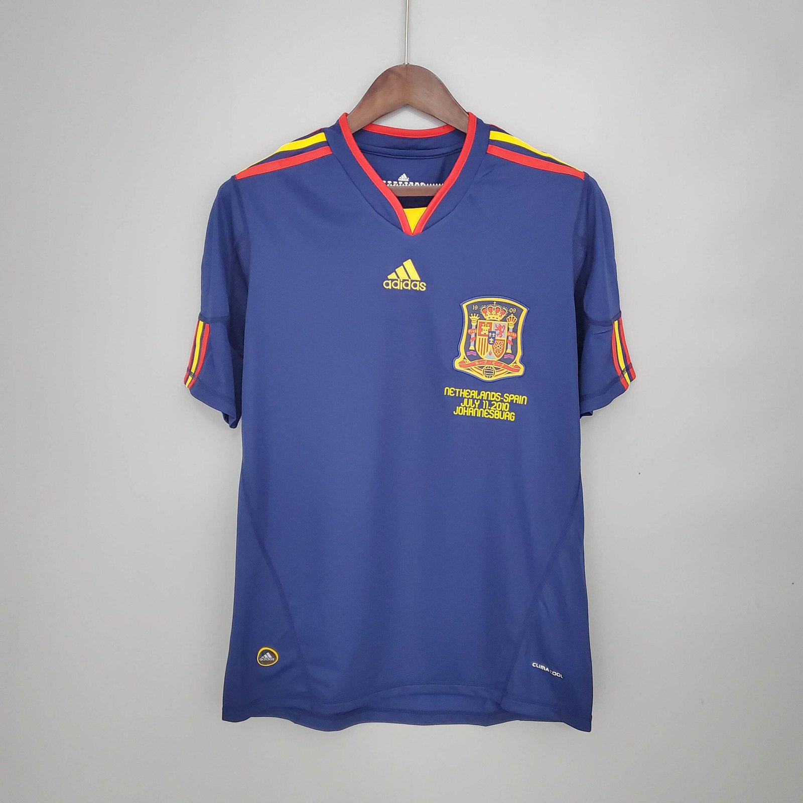 d2418389178fe808b2c7ffcdd2460e73 2010 Retro Spain Away Soccer Shirt - Image 1