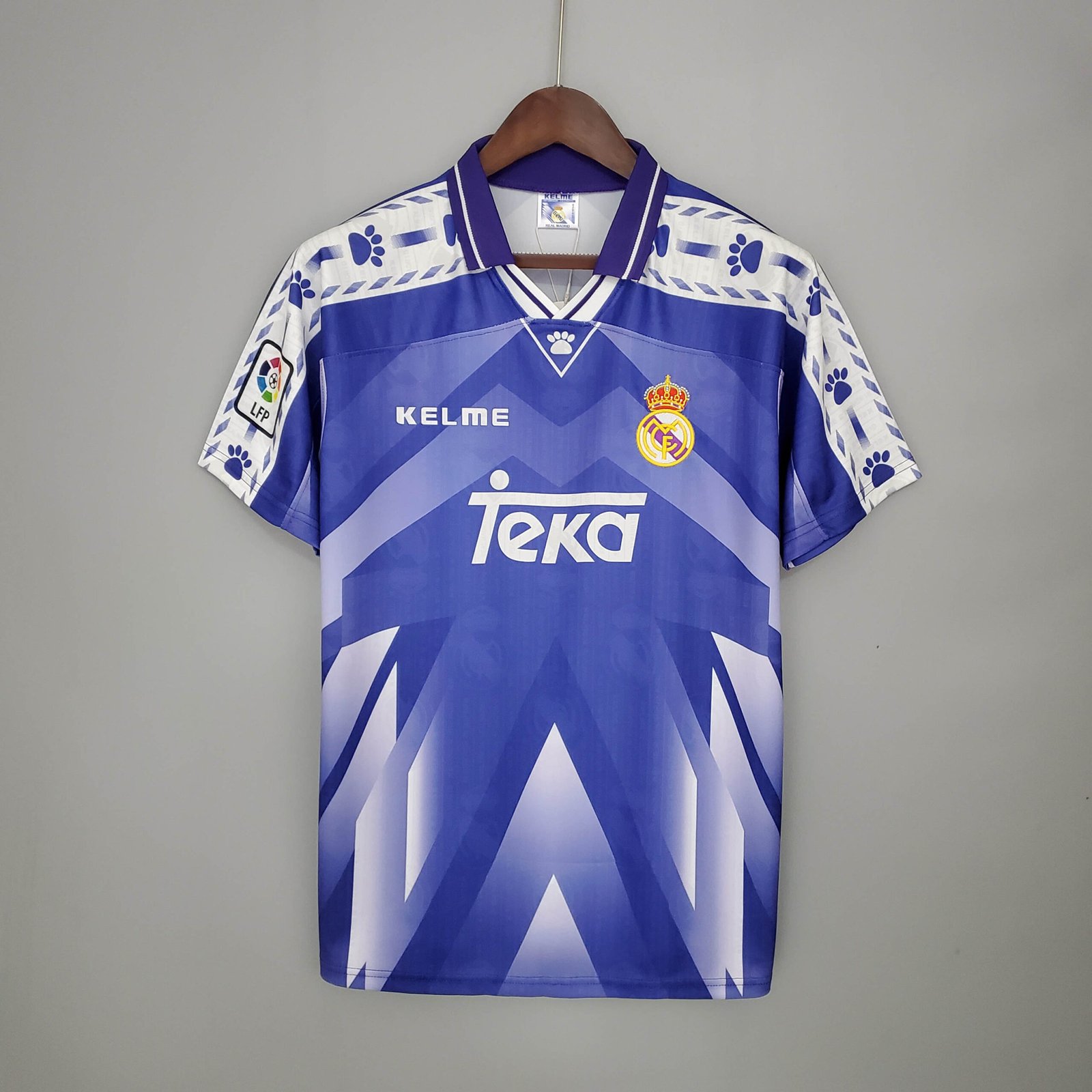 e5d434aa3d5c6e32b65fb78b227f360b 1996/1997 Retro Real Madrid Away Soccer Jersey 1:1 Thai Quality - Image 1