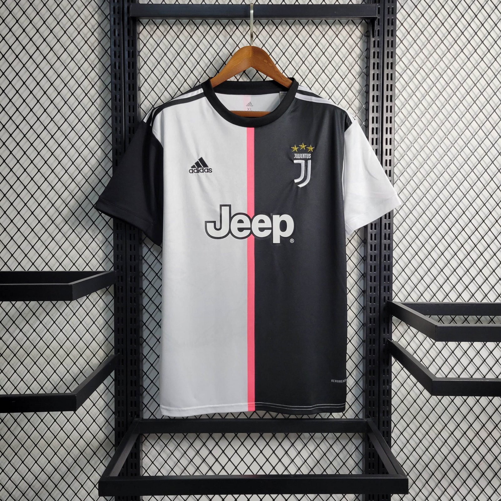 eb835d397a16e65ccc2abf6929304fee 2019/2020 Retro Juventus Football Shirt Home 1:1 Thai Quality - Image 1