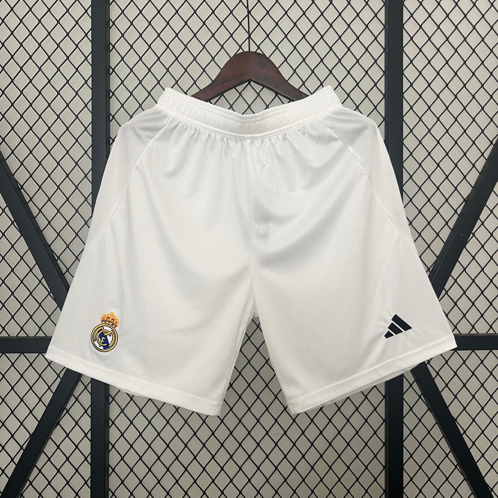 ed33feda701a246804e5b771e080b55f 2024/2025 Real Madrid Home Shorts 1:1 Thai Quality - Image 1