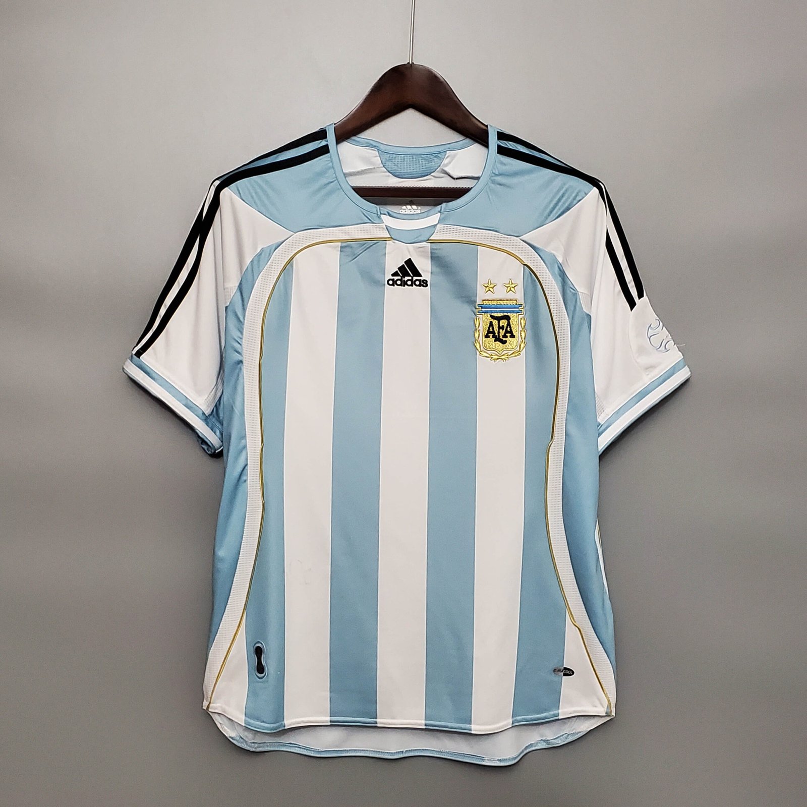 f2cd66352e948fba5075ebcbfc4d9571 2006 Retro Argentina National Team Home Jersey - Image 1