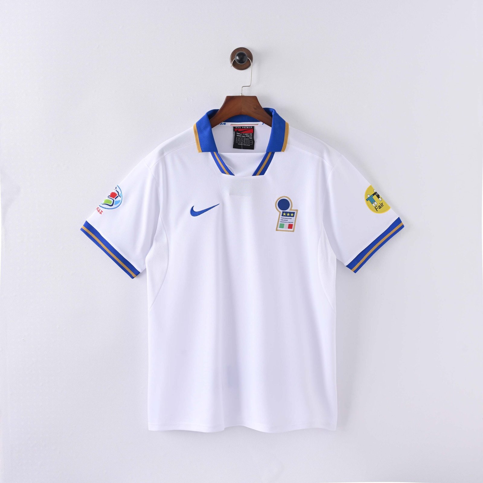 fe3810dda6ce0ece65f36955f6dfe8fe-1 1996 Retro Italy Away Football Shirt 1:1 Thai Quality - Image 1