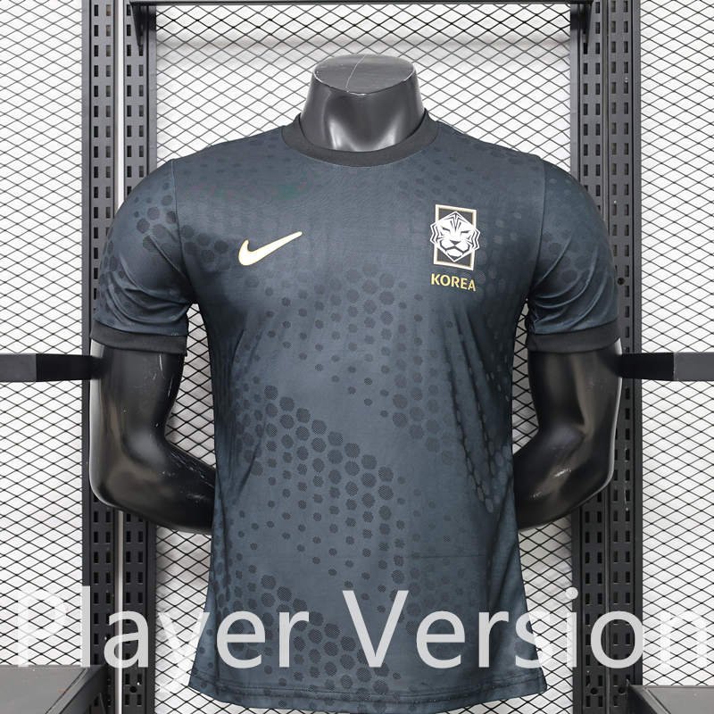 1A092E4305888F822CDECD1D1E19BAD4 Player version 26-27 Korea Black Soccer Jersey AAA - Image 1
