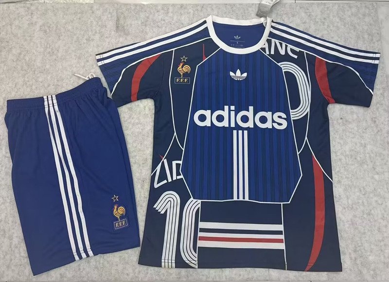 DA72172B16344FF50615BC1EEC1E46A7 2026-27 France Blue Soccer uniform - Image 1