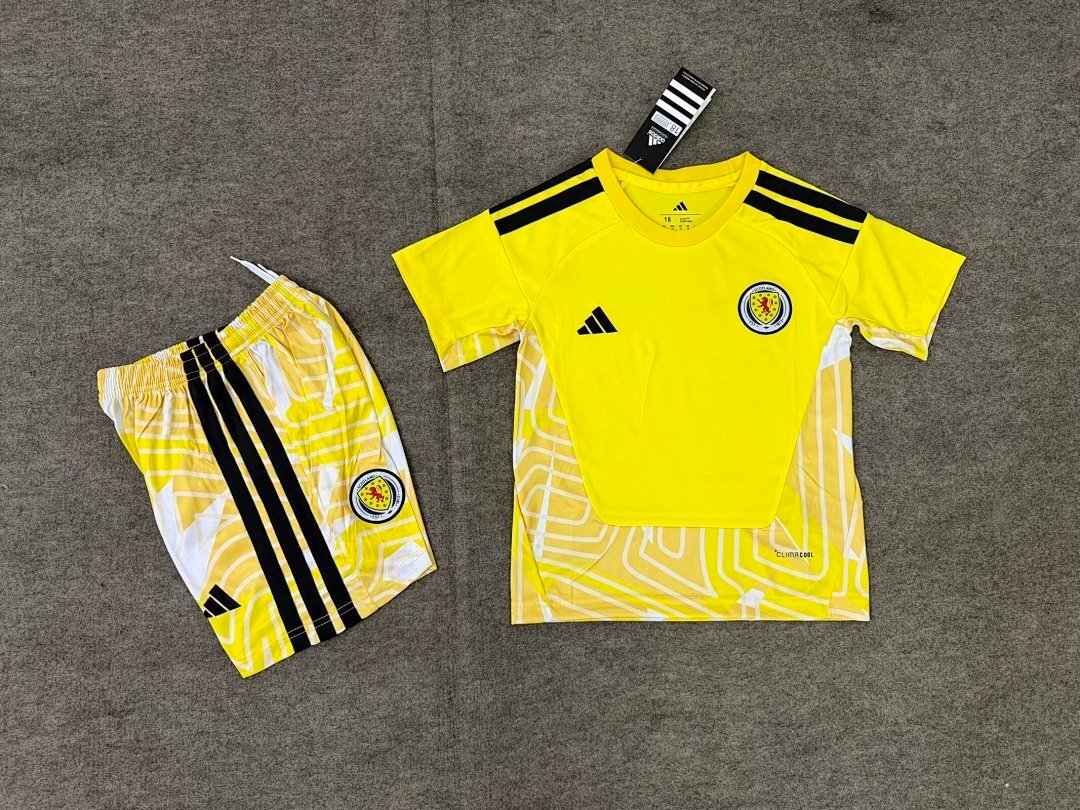 IMG_1052 2026-2027 Scotland Goalkeeper Yellow Soccer uniform - Image 1