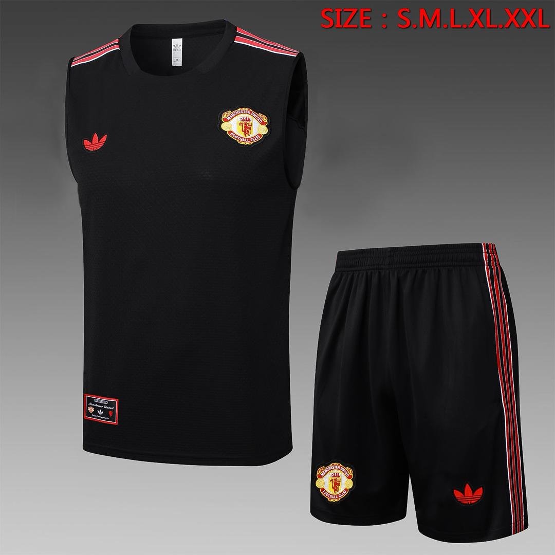 IMG_1190 2025-26 Manchester United Black Soccer Vest uniform - Image 1
