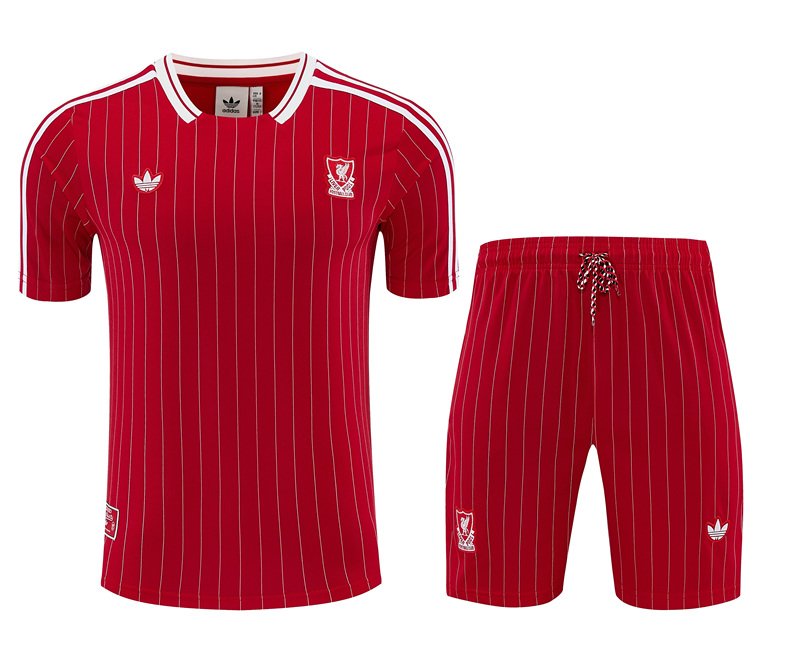5a809673 2026-27 Retro version Liverpool Red Soccer Uniform - Image 1