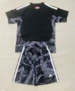 2026-2027 Manchester United Goalkeeper Black kids/youth  Soccer uniform - Image 2
