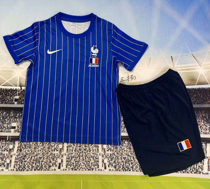 4dc1075a-7429-4538-9900-d8d40b60a965 2026-2027 France Blue Kids/Youth Soccer Uniform - Image 1