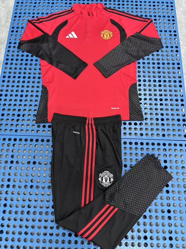 b31a9425 2026-27 Manchester United Red Soccer Tracksuit Uniform - Image 1
