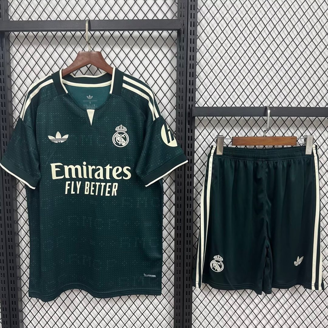 d7775ab7 2026-27 Real Madrid Away Green Soccer uniform - Image 1