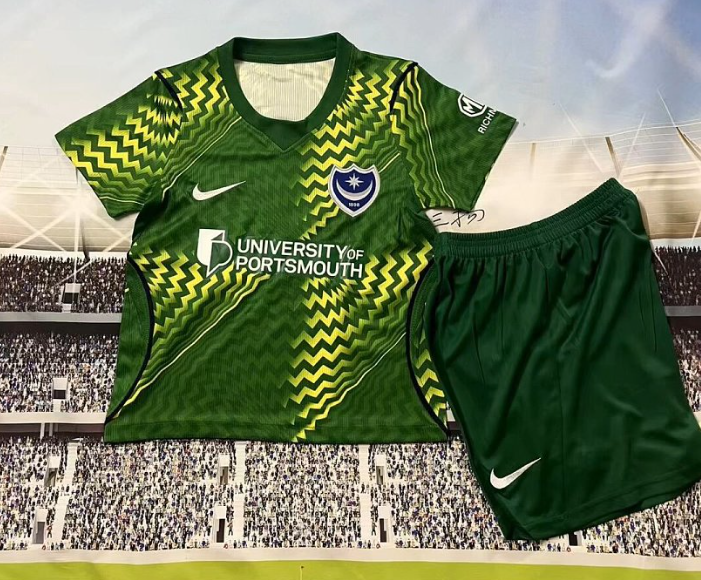 d912d156-749d-4ea0-8697-cc9ea00aadfa 2026-2027 Portsmouth Goalkeeper Black Green kids/youth Soccer uniform - Image 1